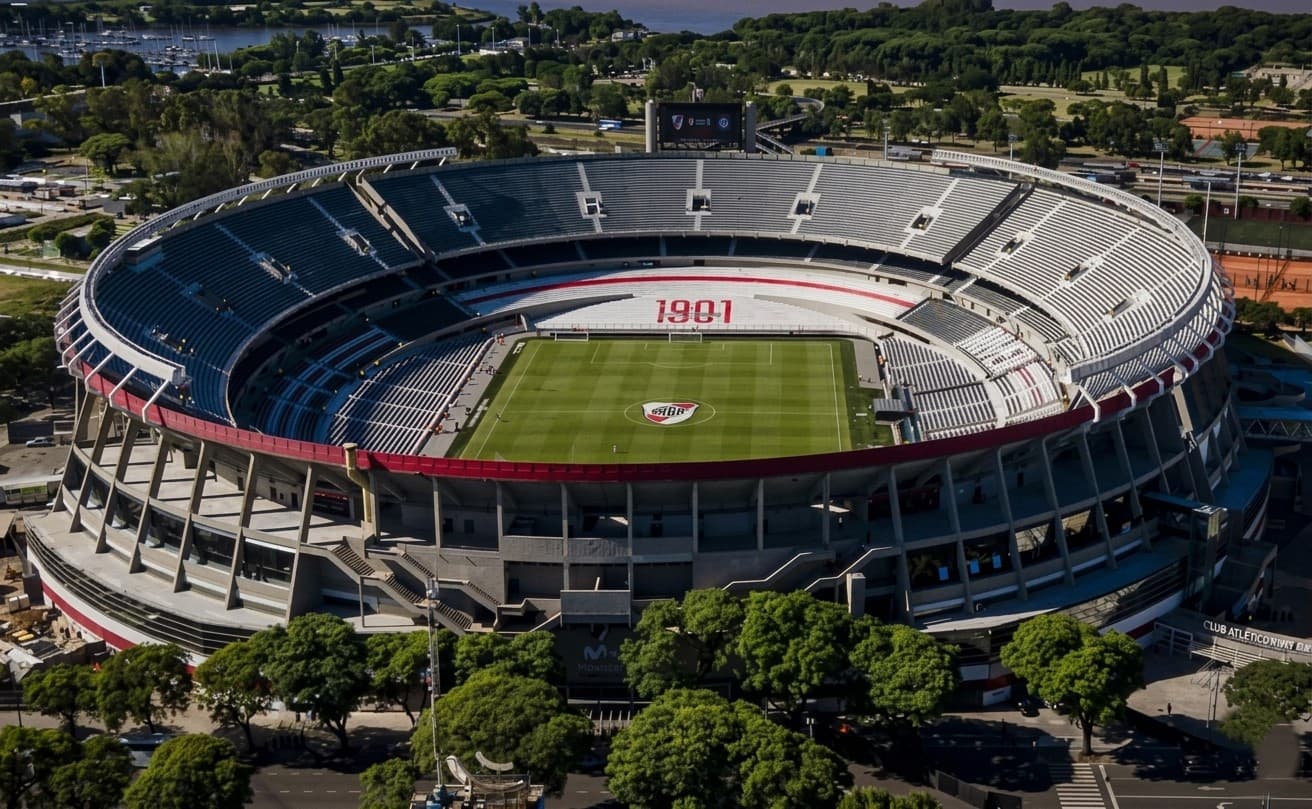 Cuál es la desarrolladora que remodeló el Monumental y ahora pidió concurso preventivo tras pérdidas millonarias