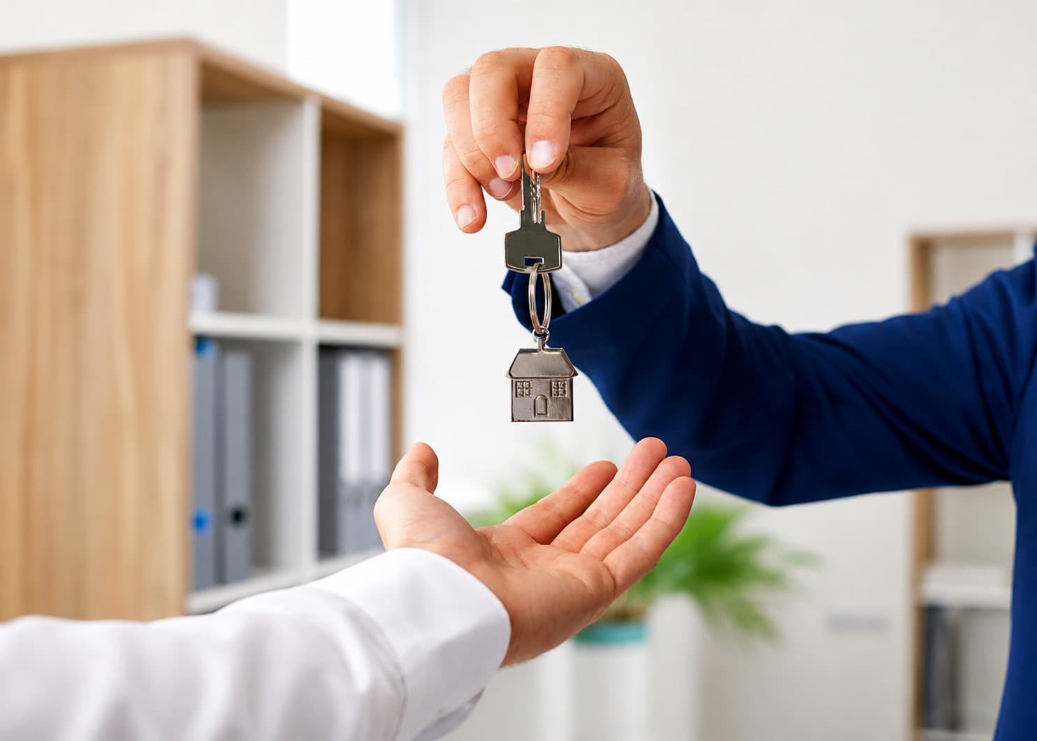 Créditos hipotecarios: cuánto se necesita para comprar una vivienda de USD 100.000 y por qué Nación y BBVA dominan el mercado