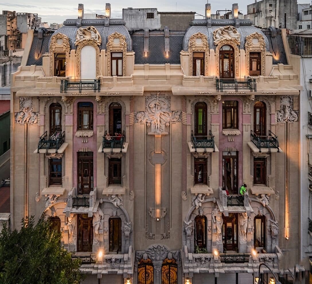 Cuál es la casa que tiene más ornamentaciones en su frente en Buenos Aires: historia y cuánto vale vivir allí