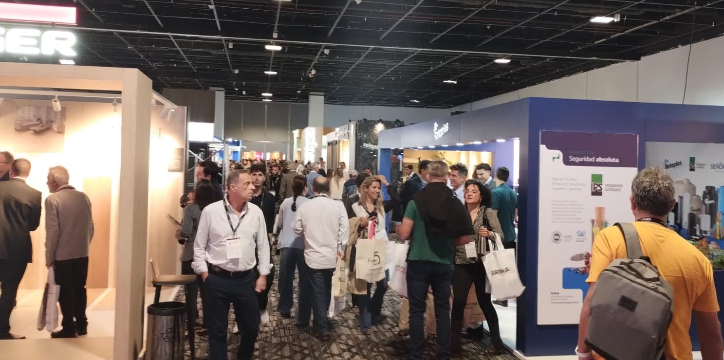 Por los pasillos de Expo Construir: la Desregulación Inmobiliaria y la creación de la Mesa de la Industria encendieron el debate del sector