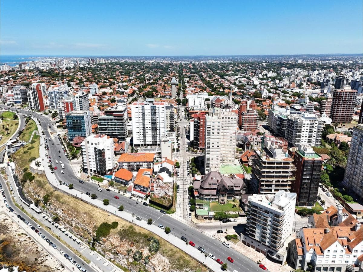 ¿Por qué Mar del Plata supera al AMBA en la demanda para comprar viviendas y qué corredores premium lideran el mercado?