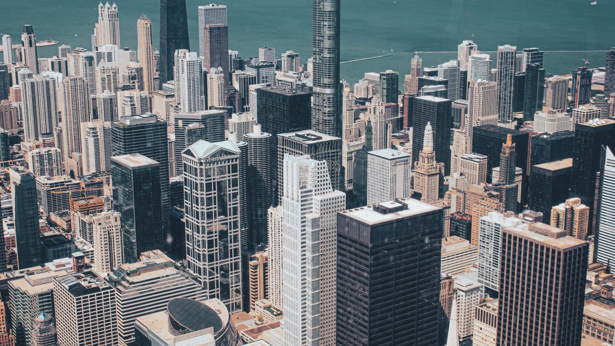 Collage de horizontes urbanos con edificios residenciales en distintas ciudades