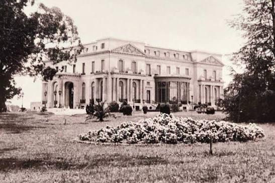 Palacio Sans Souci en sus años de esplendor. La residencia de verano de José Santamarina y Sarah Wilkinson se destacó por su arquitectura normanda, jardines y los adelantos tecnológicos que incorporaba para la época