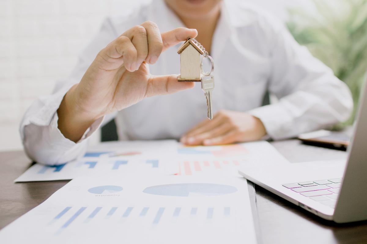 Antes de sacar un crédito hipotecario, es clave evaluar los ingresos, la cuota mensual y los gastos extra para evitar comprometer las finanzas familiares