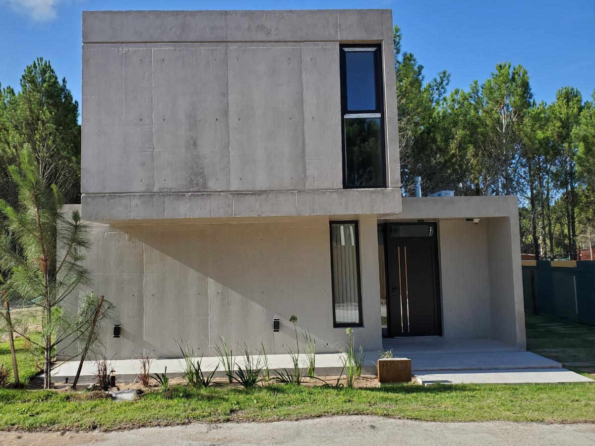 Una casa en alquiler en Pinamar, entre el bosque y las playas